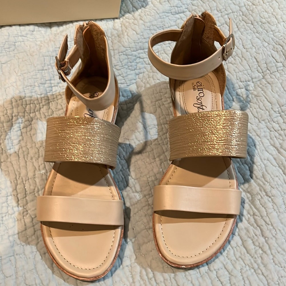 Sofft Beige and Gold Women’s Sandals